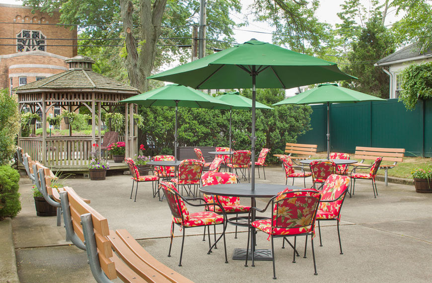 Outdoor patio and seating area with gazebo at Lynbrook Restorative Therapy & Nursing